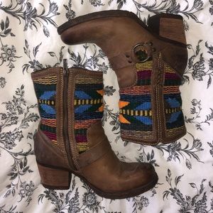*LIKE NEW* BORN Leather boots with blanket print